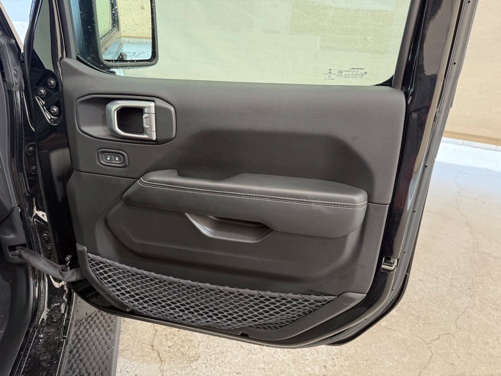 Used 2023 Jeep Wrangler Unlimited Sahara w/ Cold Weather Group AWD/4WD image 15