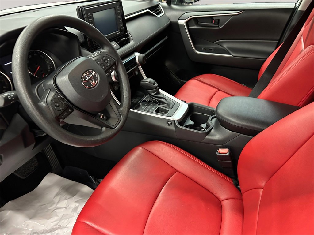 Used 2021 Toyota RAV4 LE image 10