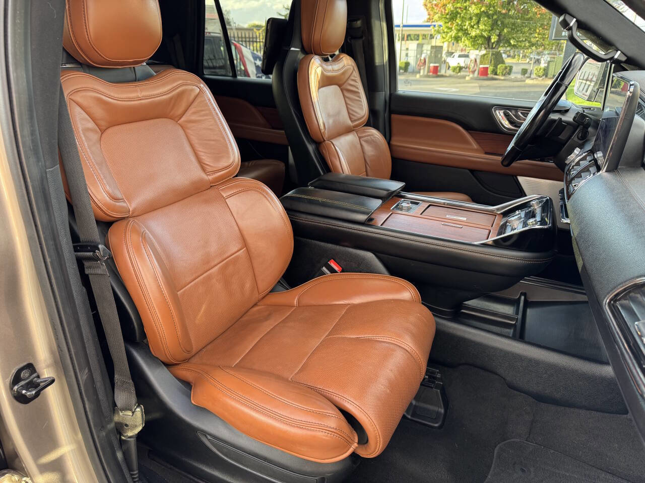 Used 2019 Lincoln Navigator L Reserve image 11