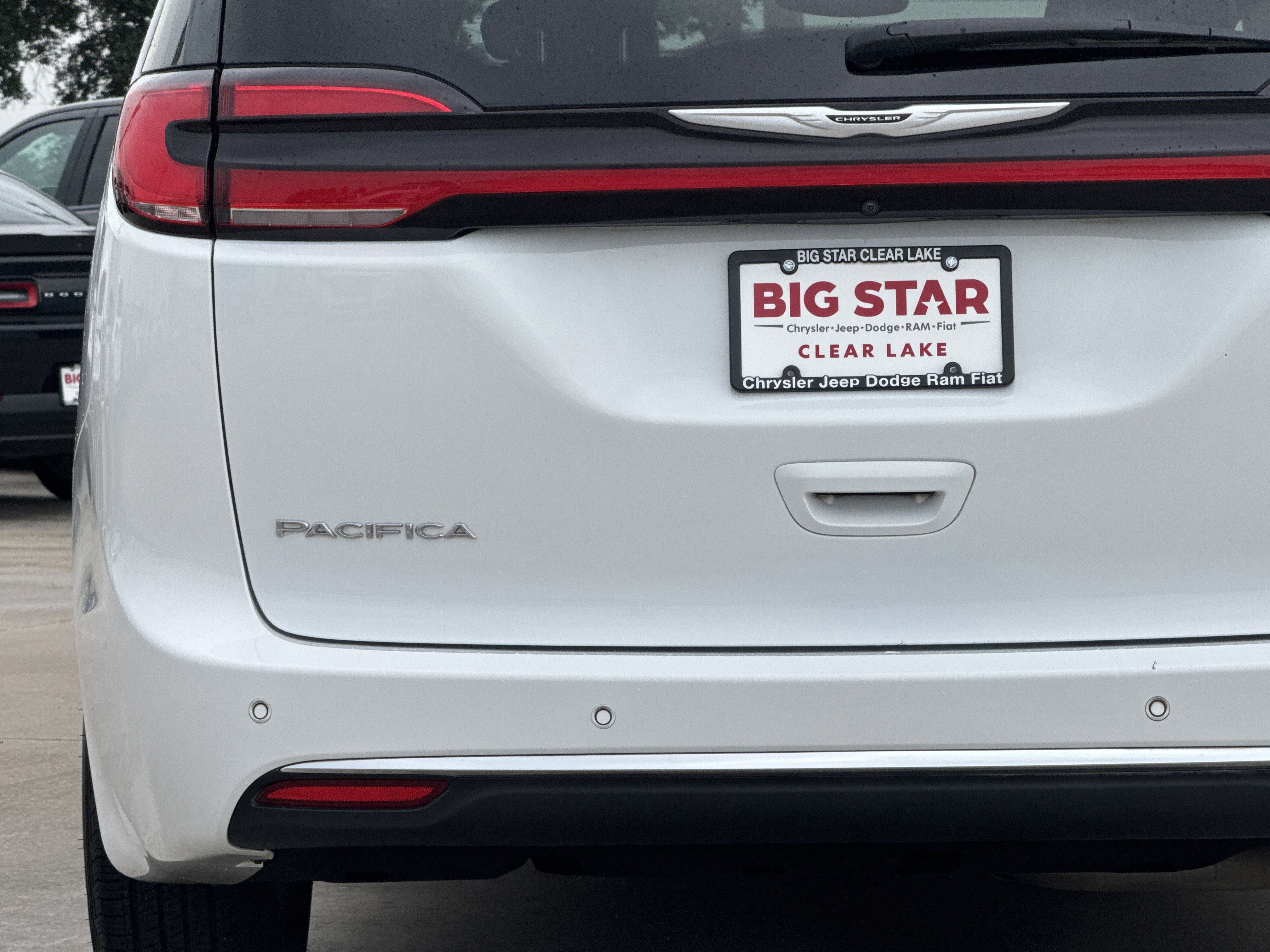 Used 2024 Chrysler Pacifica Touring-L image 12