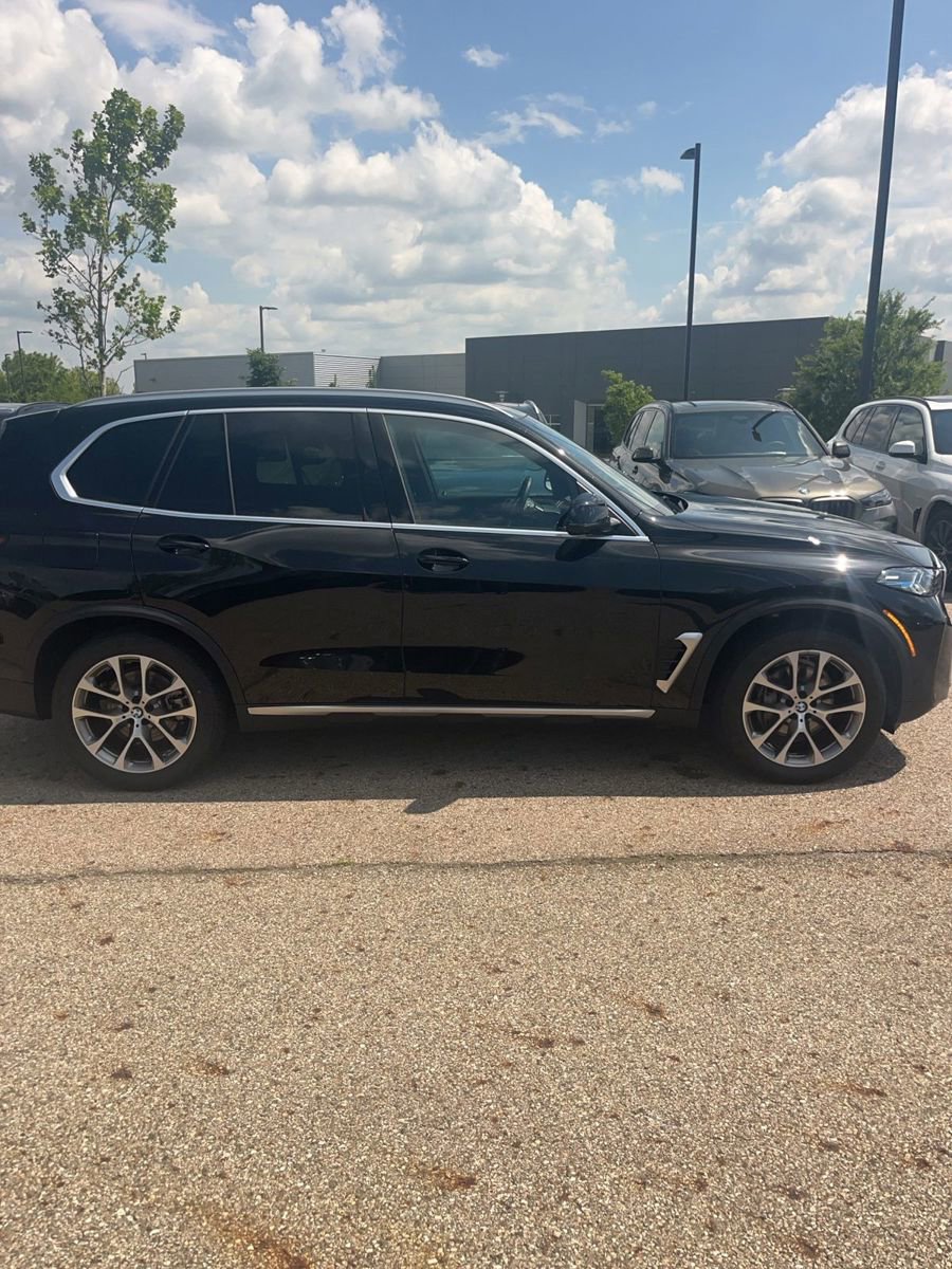 Used 2026 BMW X5 xDrive40i AWD/4WD image 3