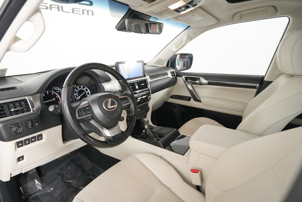 Used 2023 Lexus GX 460 Premium w/ Accessory Package AWD/4WD image 10