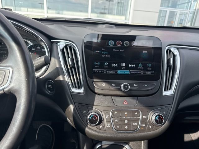 Used 2018 Chevrolet Malibu Premier w/ Premier Sun and Wheel Package image 10