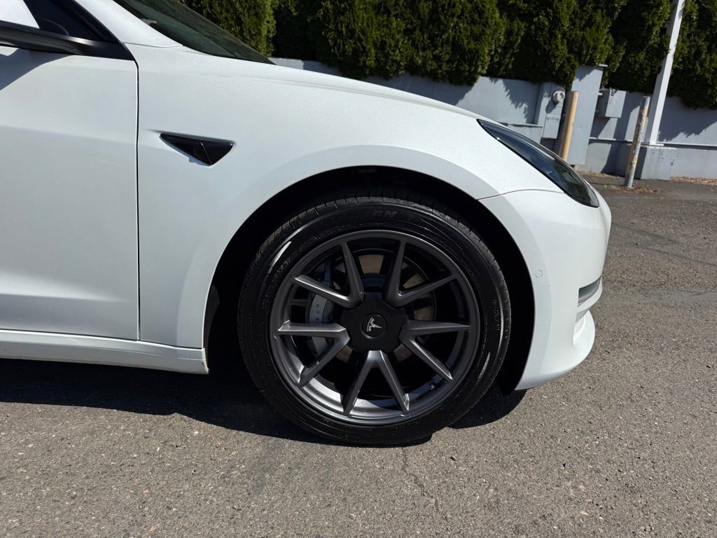 Used 2021 Tesla Model 3 Standard Range Plus RWD image 9