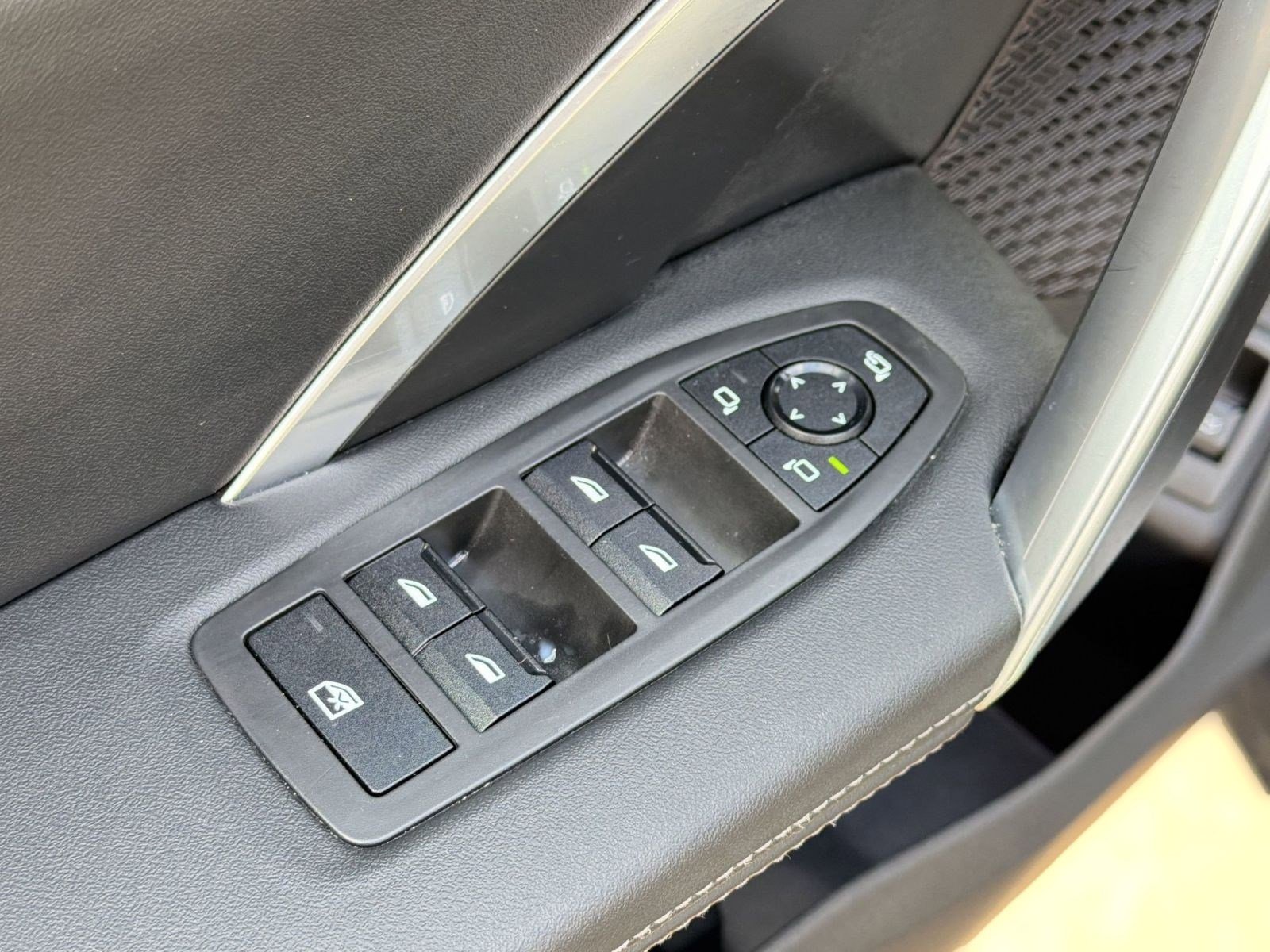 Certified 2025 BMW X2 xDrive28i image 19