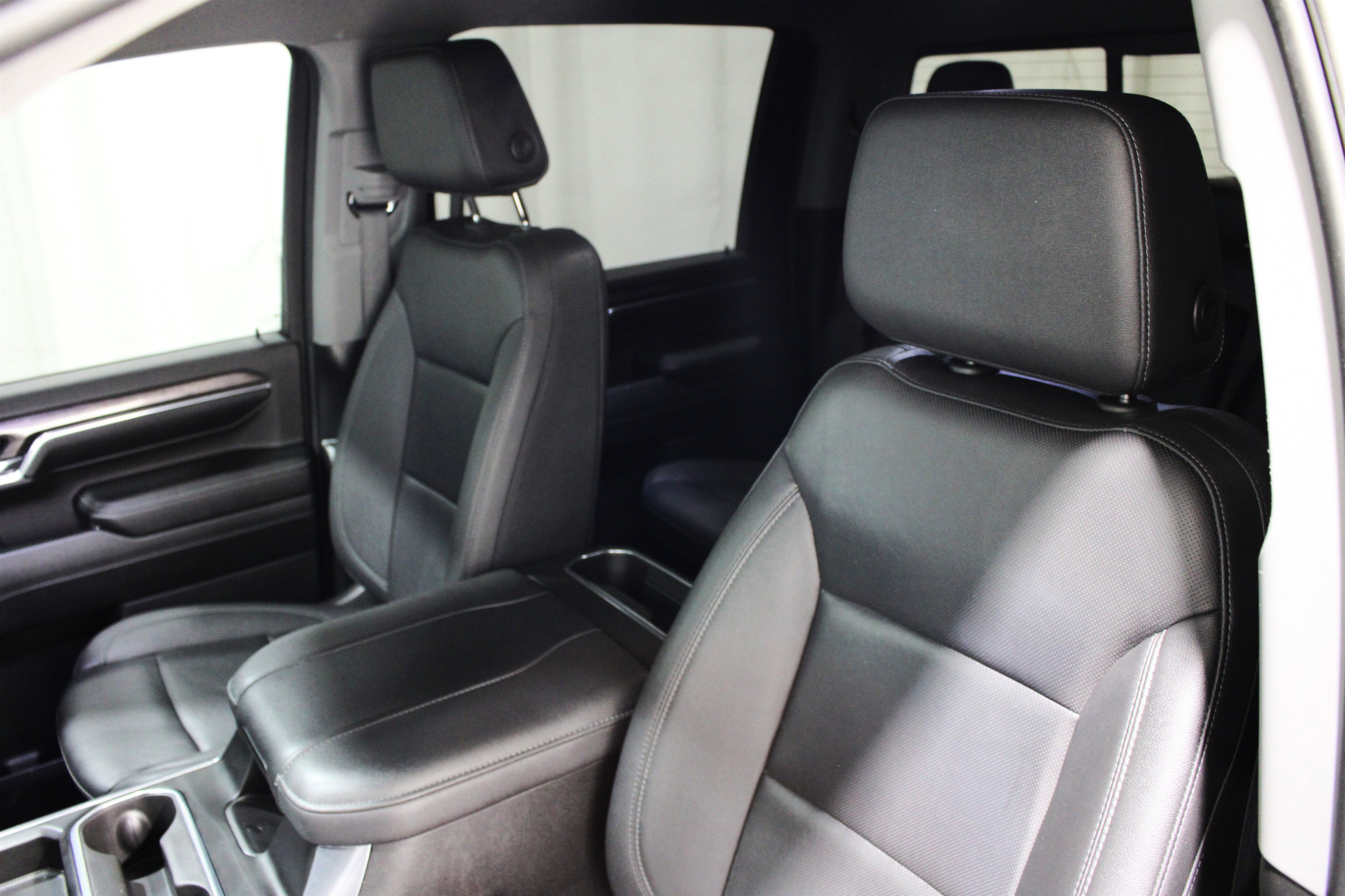 Used 2024 Chevrolet Silverado 2500 LTZ w/ LTZ Plus Package AWD/4WD image 4