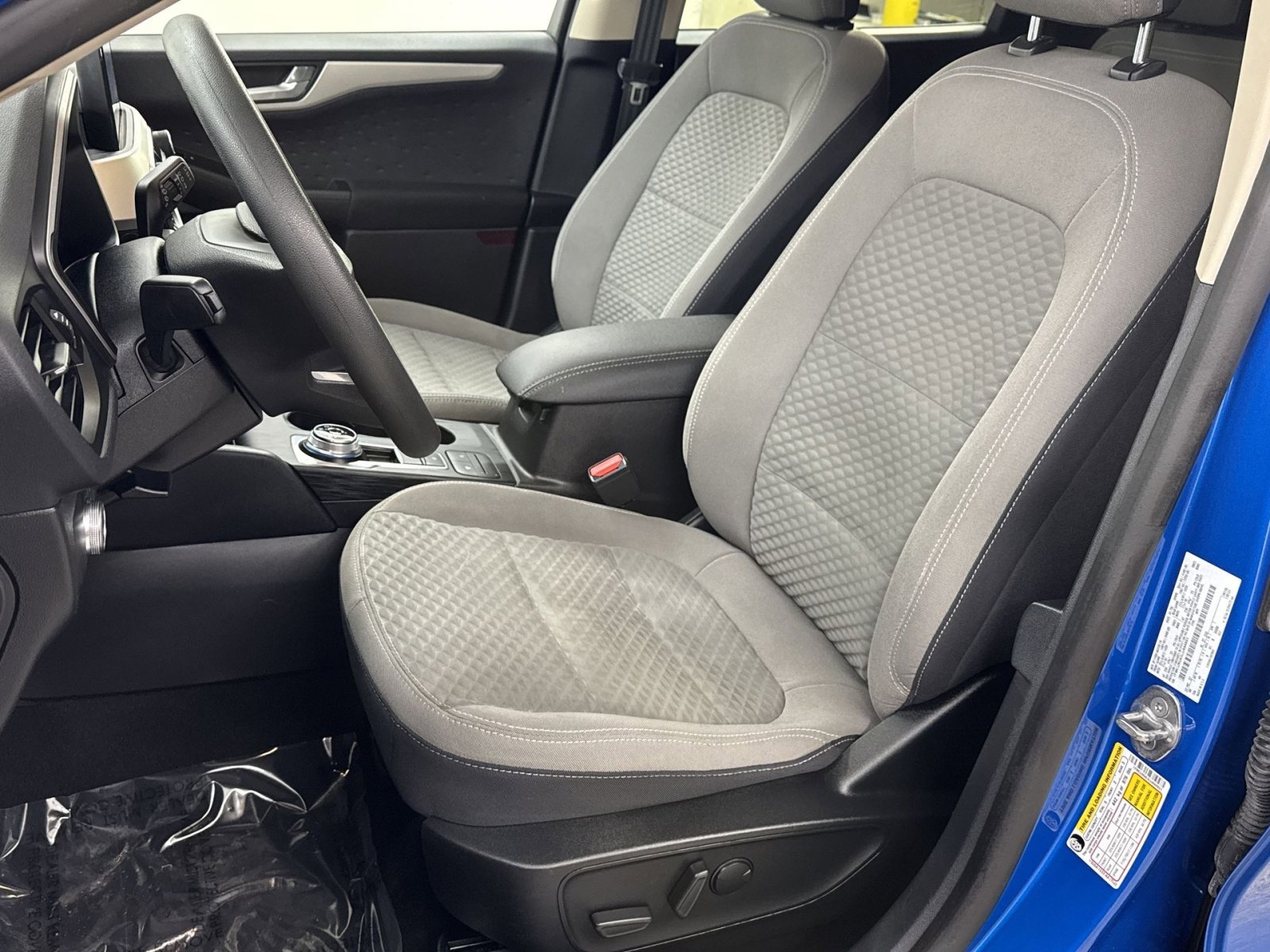 Used 2020 Ford Escape SE image 4