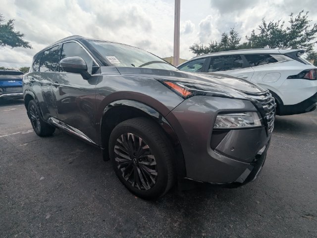 Used 2024 Nissan Rogue Platinum AWD/4WD image 6