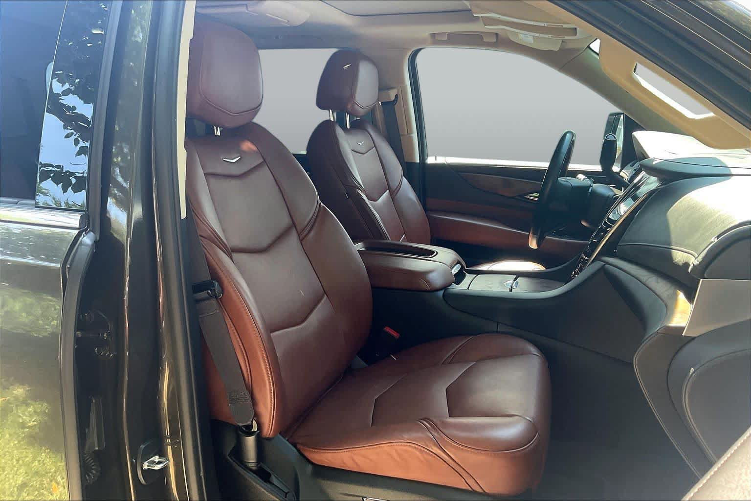 Used 2020 Cadillac Escalade Premium Luxury AWD/4WD image 8