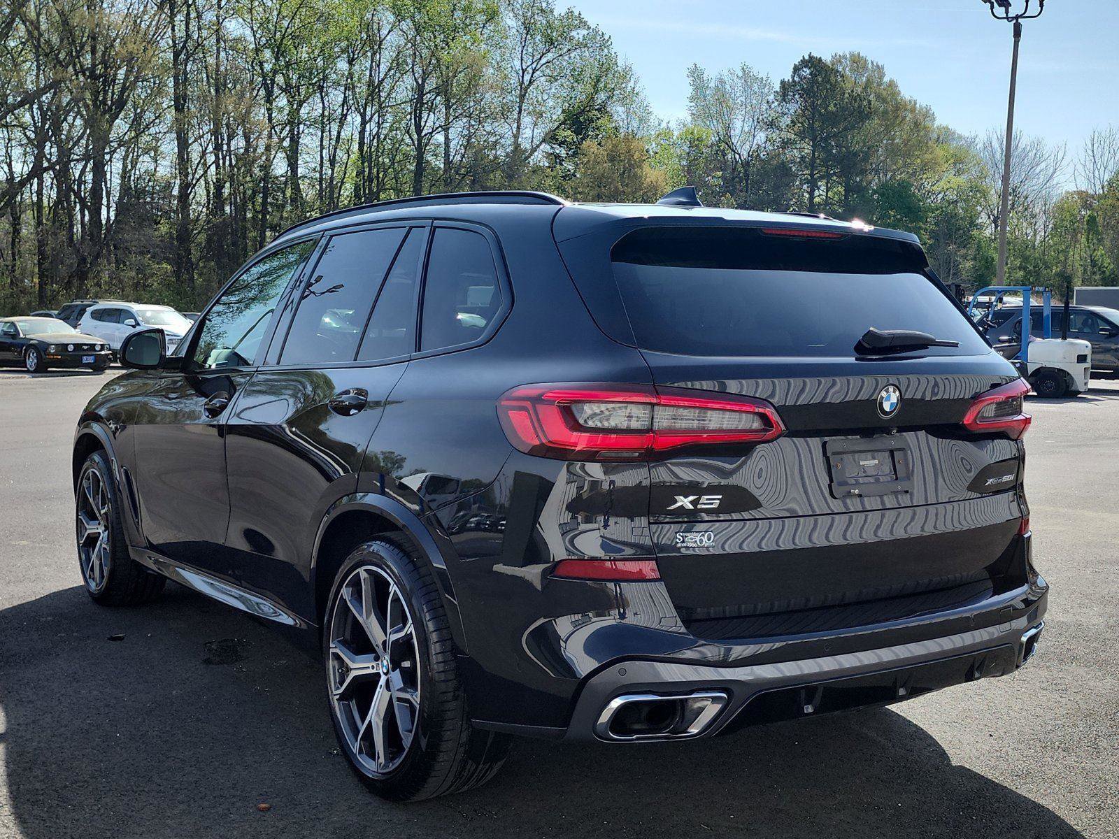 Used 2019 BMW X5 xDrive50i w/ M Sport Package image 3