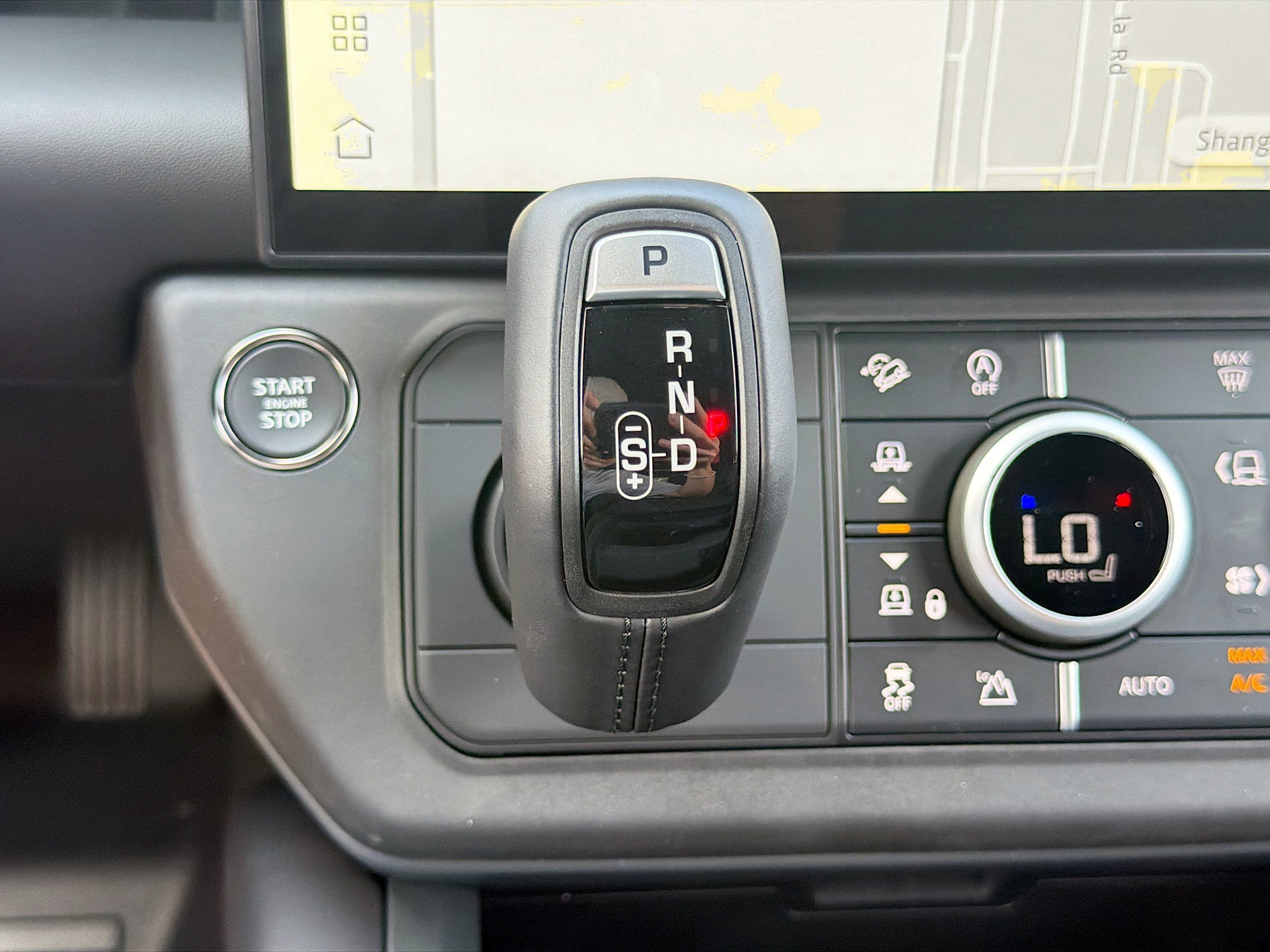 New 2026 Land Rover Defender 130 X-Dynamic SE AWD/4WD image 30