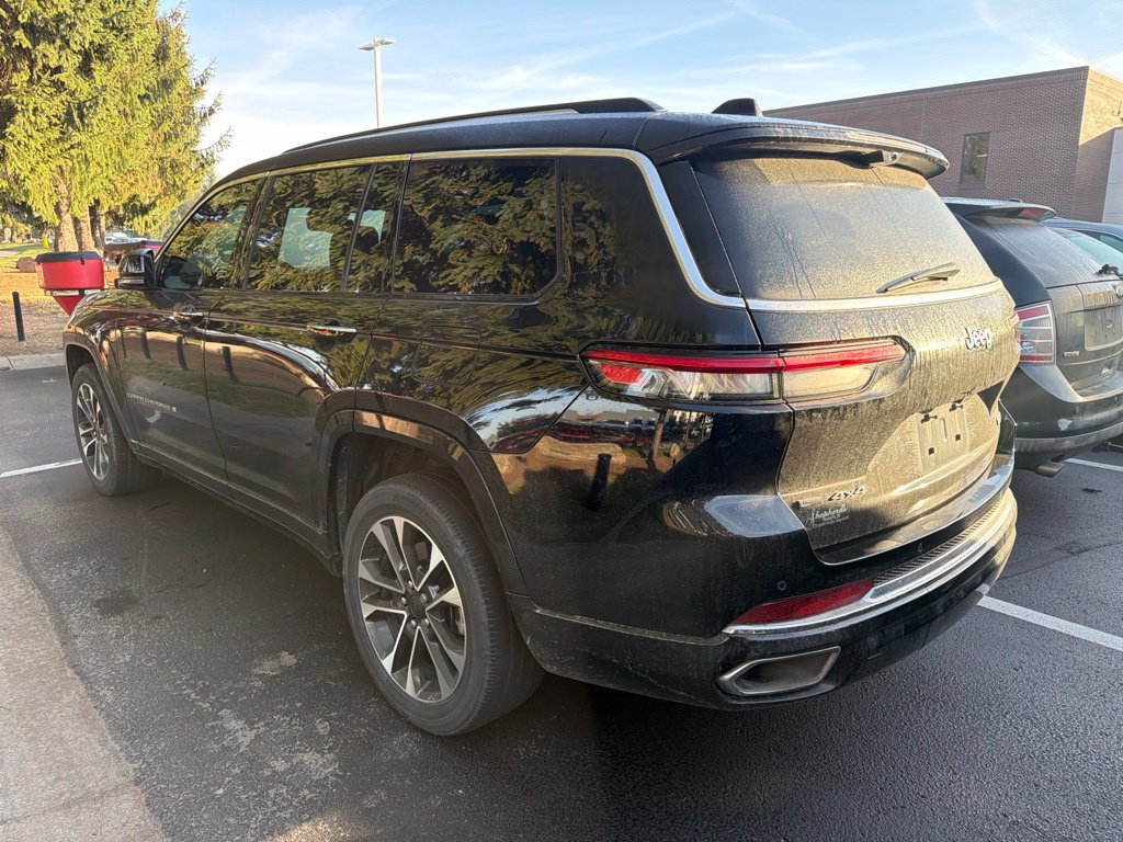 Used 2022 Jeep Grand Cherokee L Overland w/ Luxury Tech Group IV AWD/4WD image 2