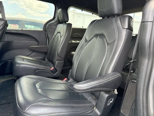 Used 2021 Chrysler Pacifica Touring-L w/ Uconnect Theater Family Group FWD image 13