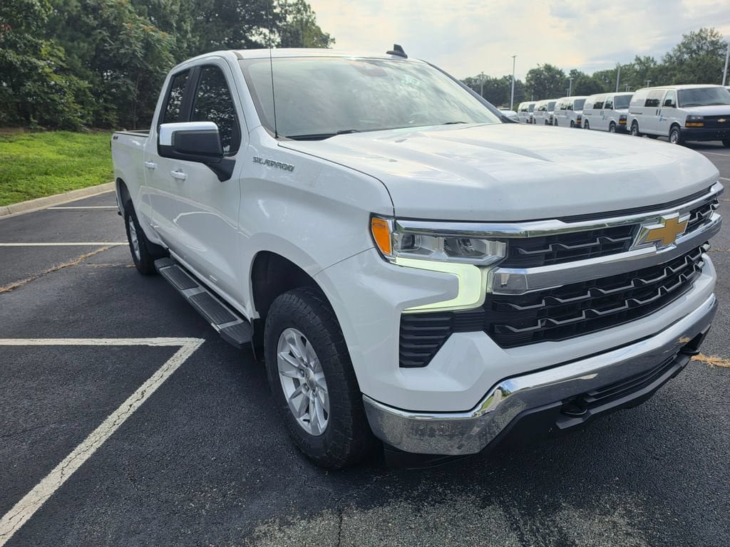 Used 2023 Chevrolet Silverado 1500 LT AWD/4WD image 11