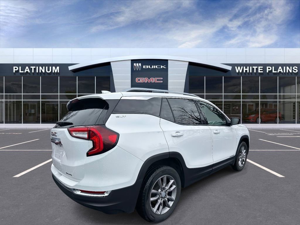 Used 2024 GMC Terrain SLT image 4