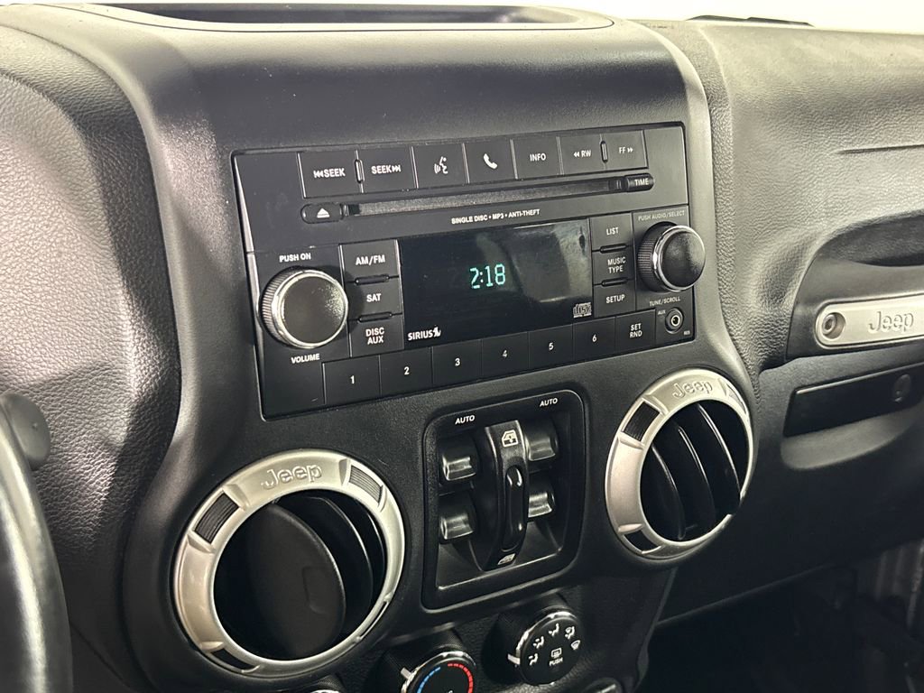 Used 2016 Jeep Wrangler Unlimited Sahara w/ Connectivity Group image 18