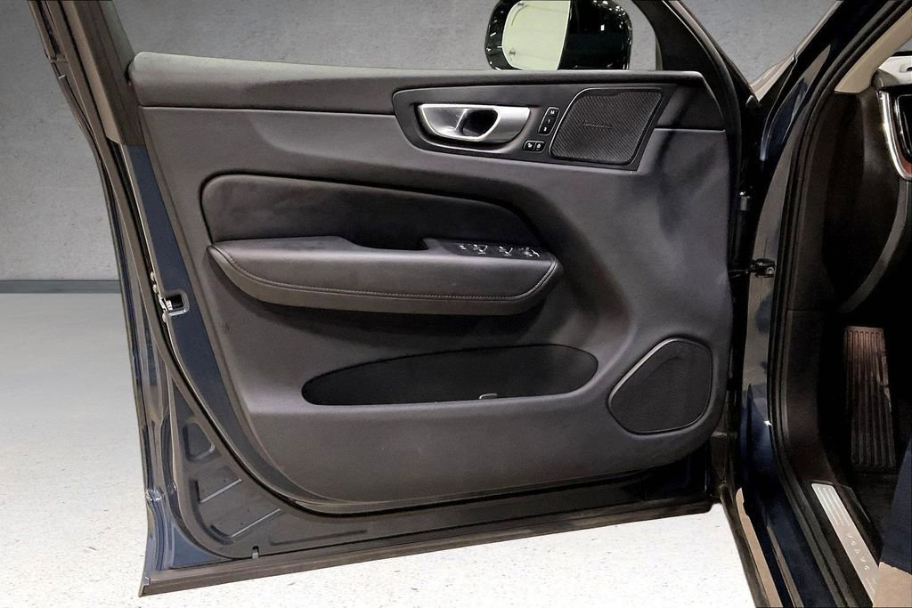 Used 2024 Volvo XC60 B5 Plus w/ Protection Package Premier image 19