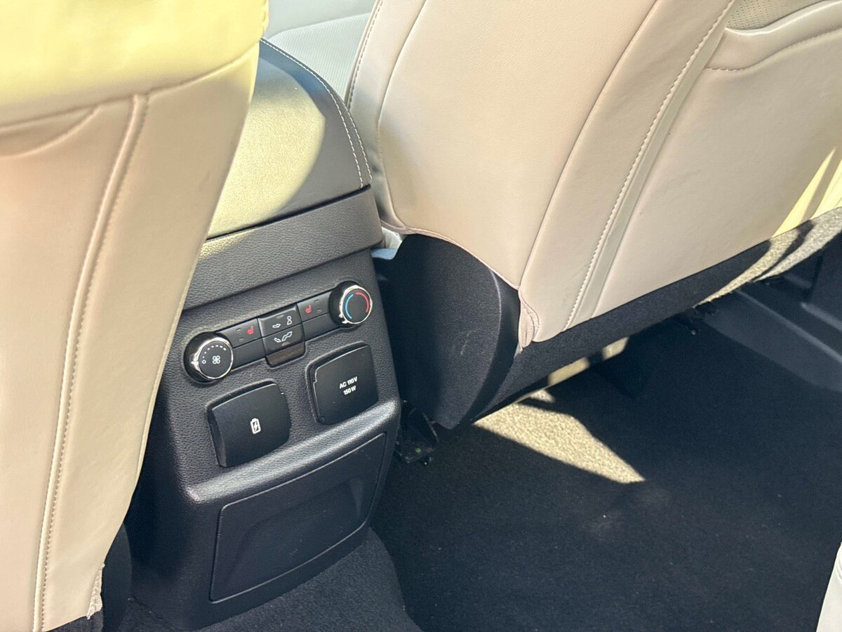 Used 2019 Ford Explorer Platinum AWD/4WD image 16