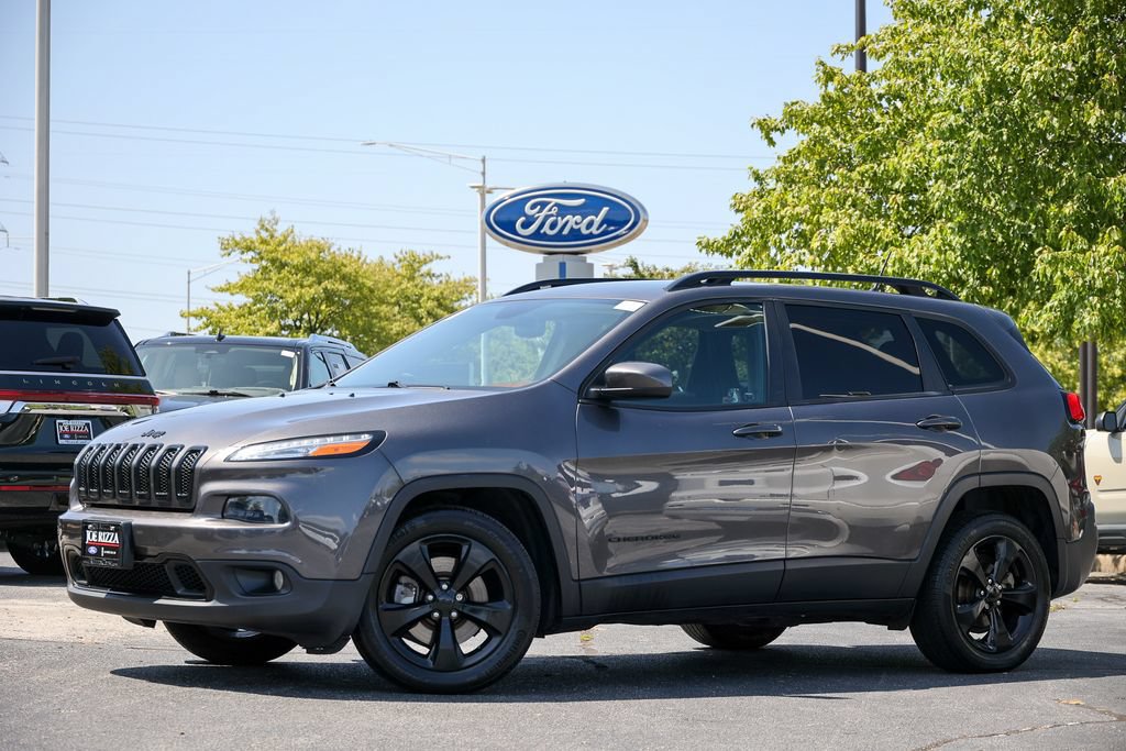 Used 2018 Jeep Cherokee Latitude w/ Altitude Package FWD image 2