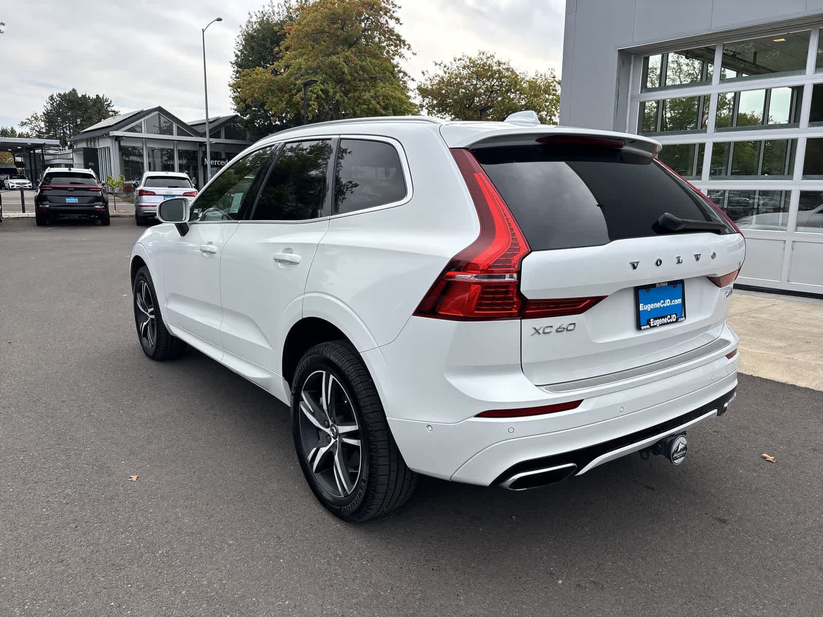 Used 2018 Volvo XC60 T6 R-Design w/ Convenience Package AWD/4WD image 3