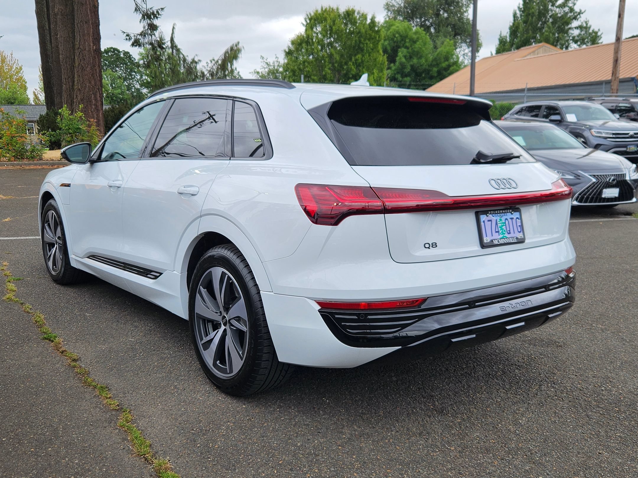 Used 2024 Audi Q8 e-tron Premium Plus AWD/4WD image 3