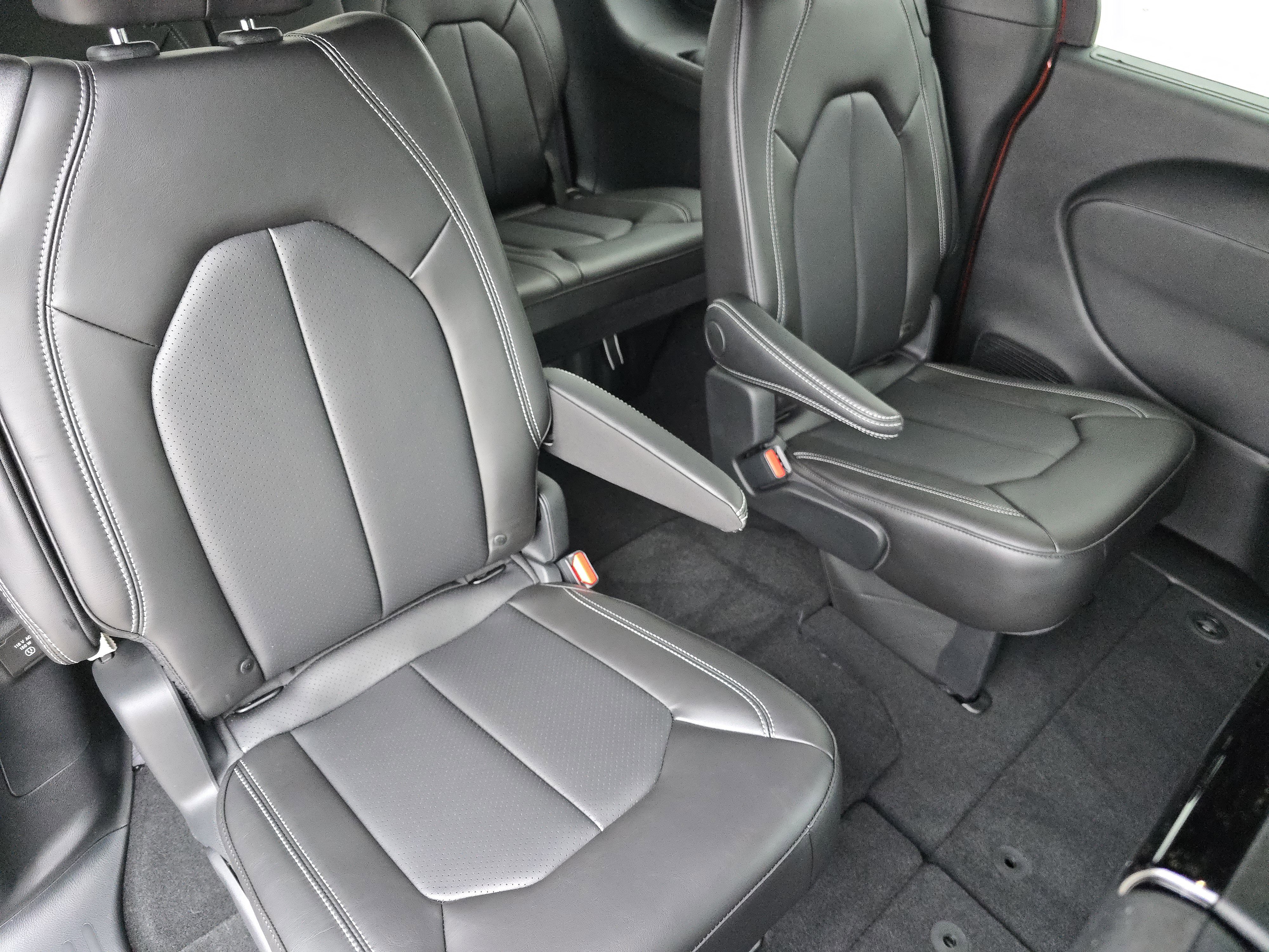 New 2026 Chrysler Pacifica Select FWD image 26