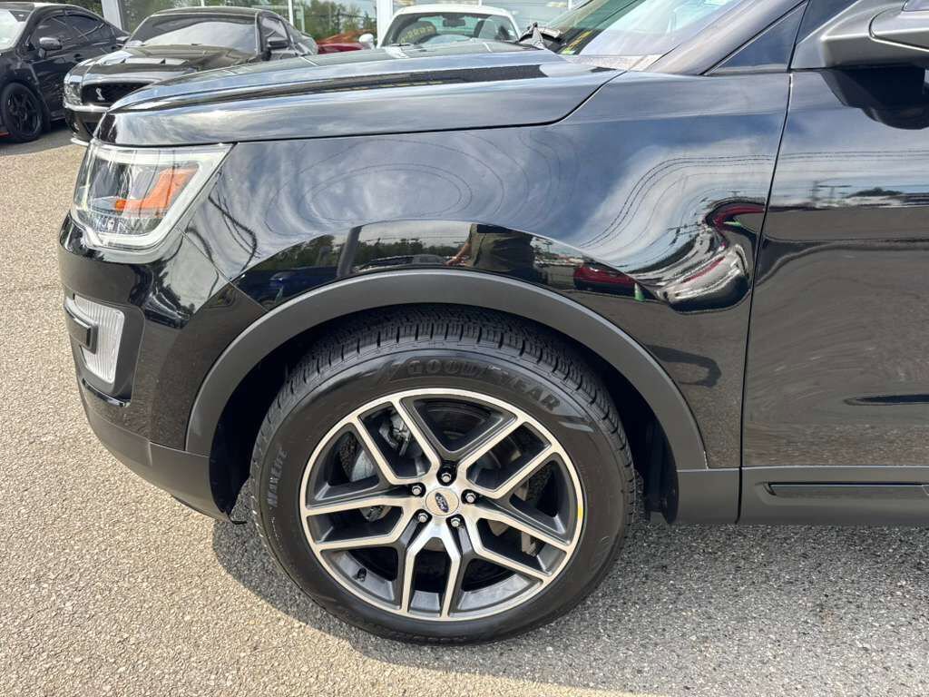 Used 2017 Ford Explorer Sport w/ Equipment Group 401A AWD/4WD image 12