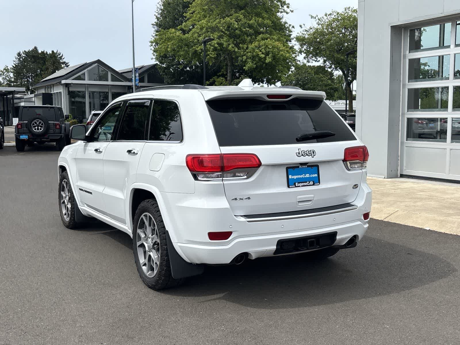 Certified 2021 Jeep Grand Cherokee Overland AWD/4WD image 3