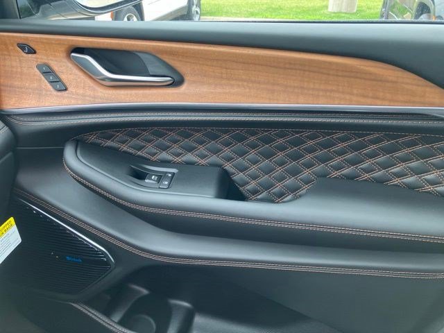 New 2026 Jeep Grand Cherokee Summit AWD/4WD image 21