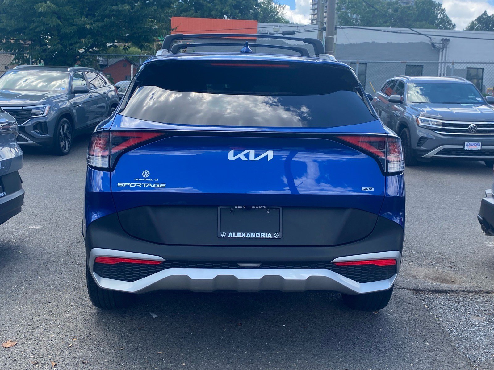Used 2023 Kia Sportage EX AWD/4WD image 3