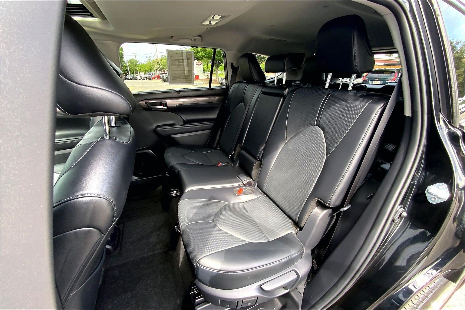 Used 2026 Toyota Highlander Limited AWD/4WD image 31