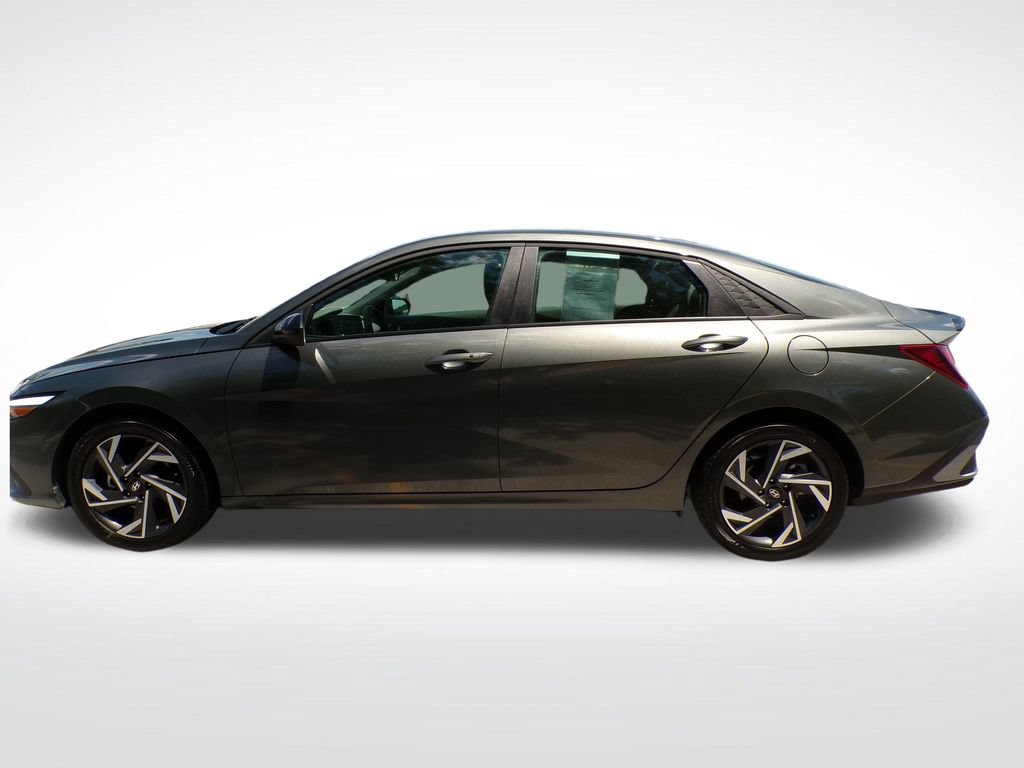 Used 2025 Hyundai Elantra Sport FWD image 2