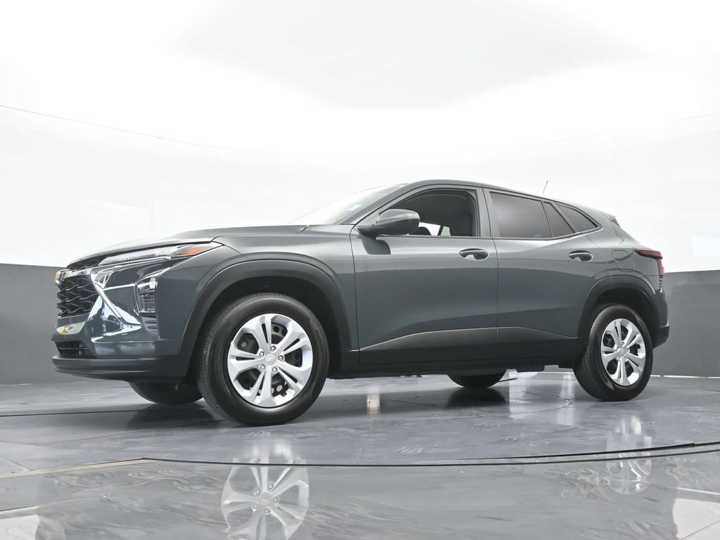 Used 2025 Chevrolet Trax LS FWD image 54