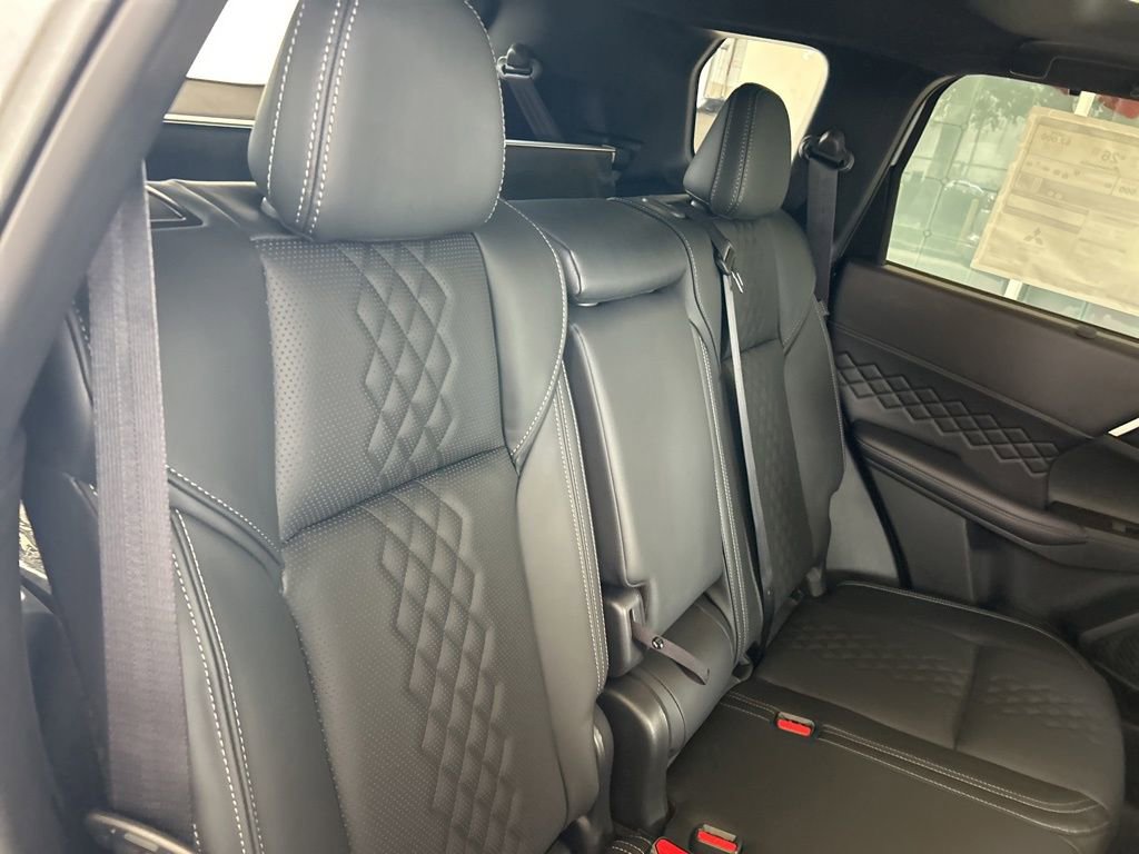 New 2025 Mitsubishi Outlander SEL Black Edition image 30