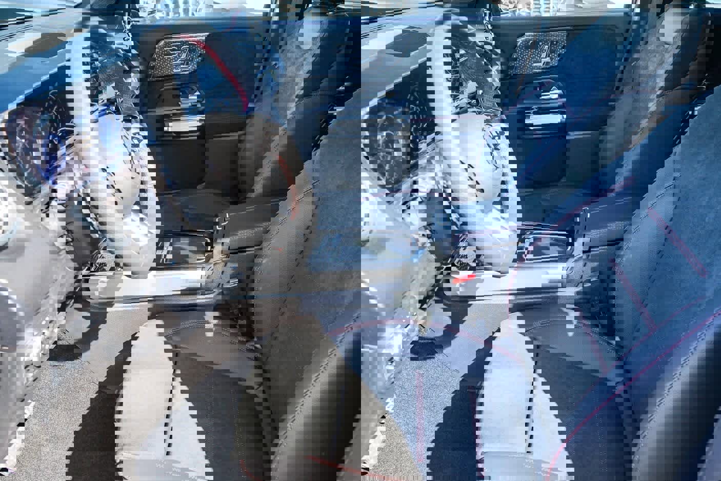 Used 2024 Mercedes-Benz EQB 300 4MATIC image 21