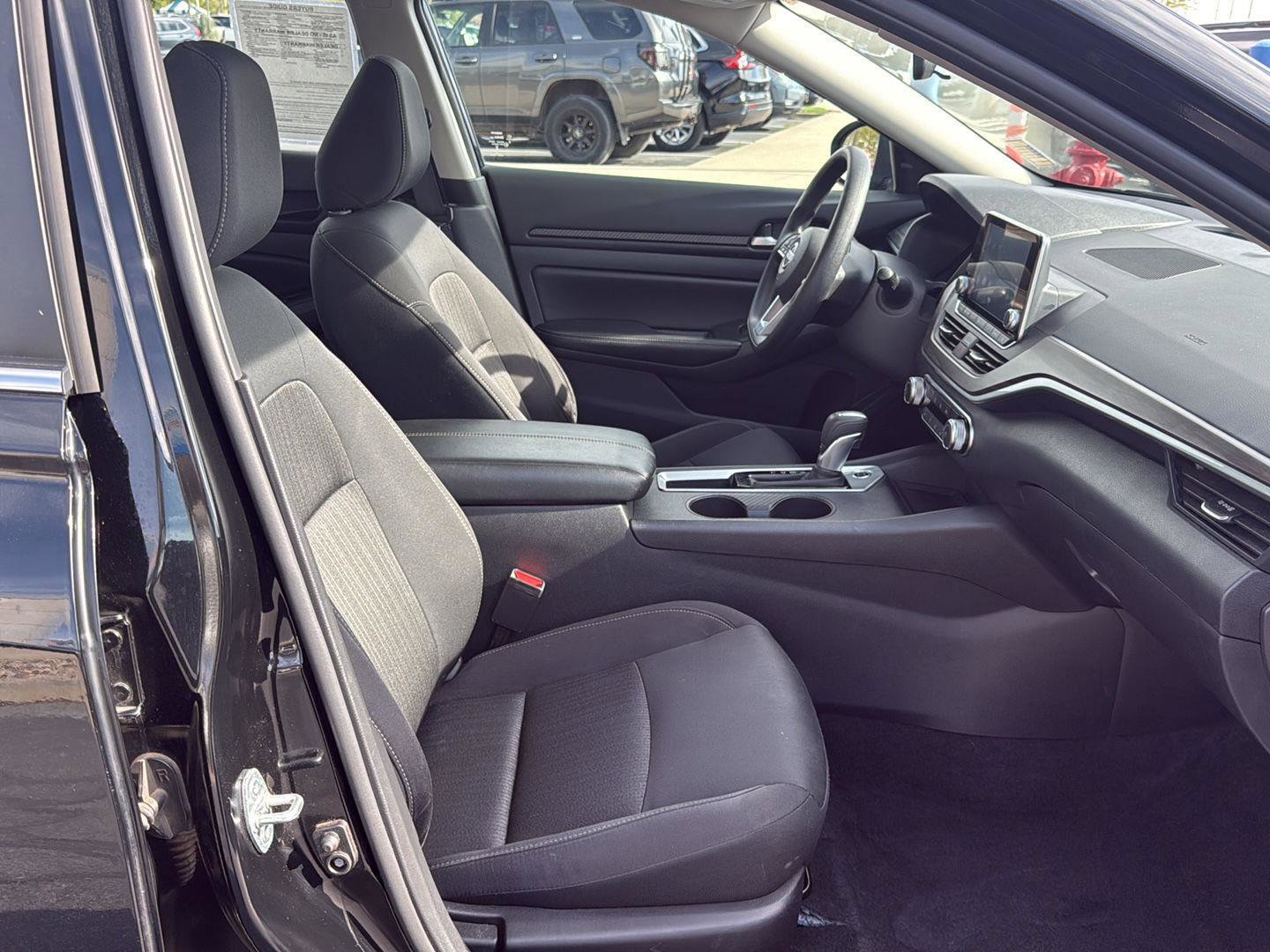 Used 2025 Nissan Altima 2.5 SV image 30