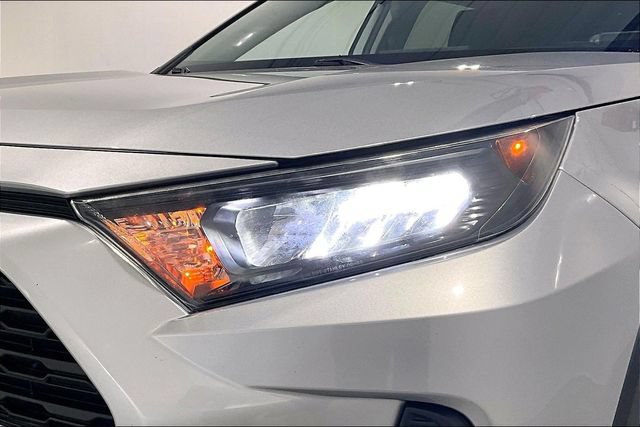 Used 2020 Toyota RAV4 LE AWD/4WD image 38