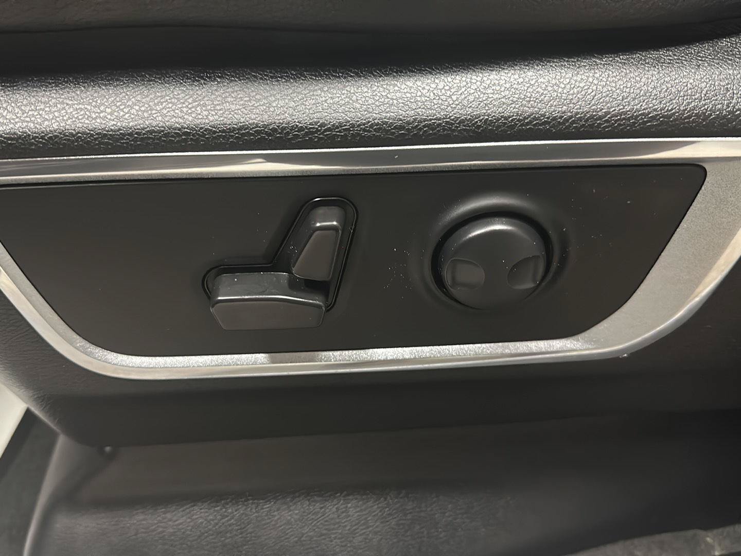 Used 2023 RAM 1500 Laramie AWD/4WD image 17