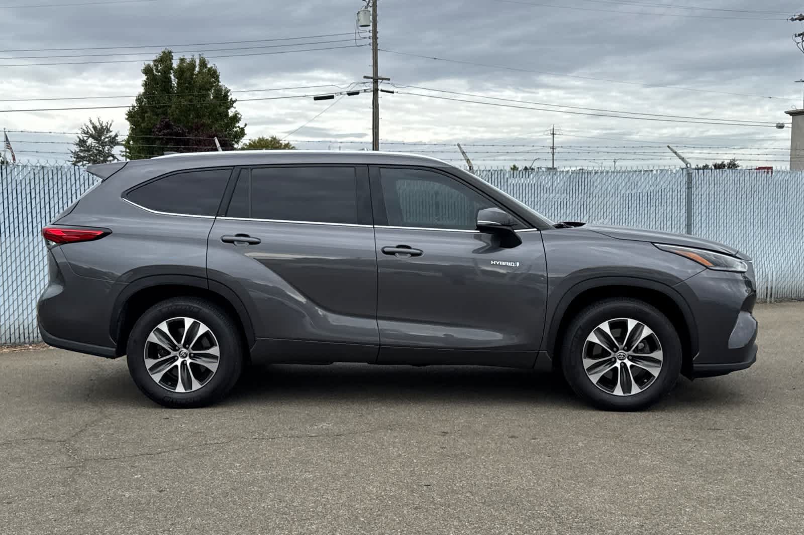 Used 2021 Toyota Highlander XLE FWD image 6