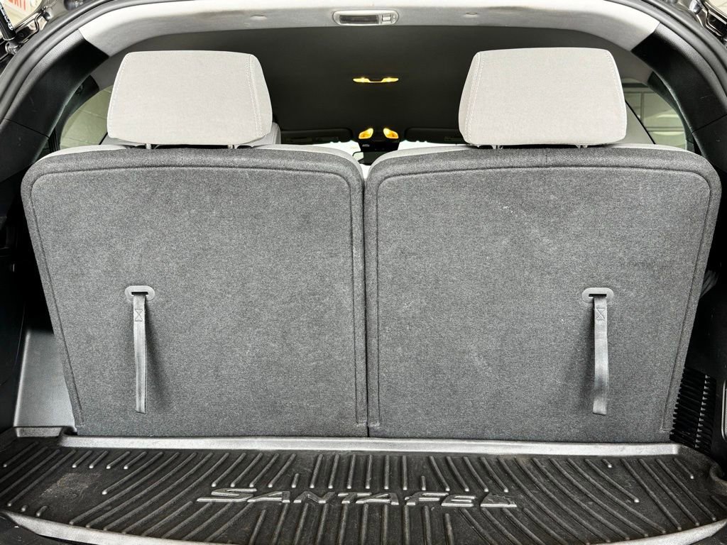 Used 2017 Hyundai Santa Fe SE image 9