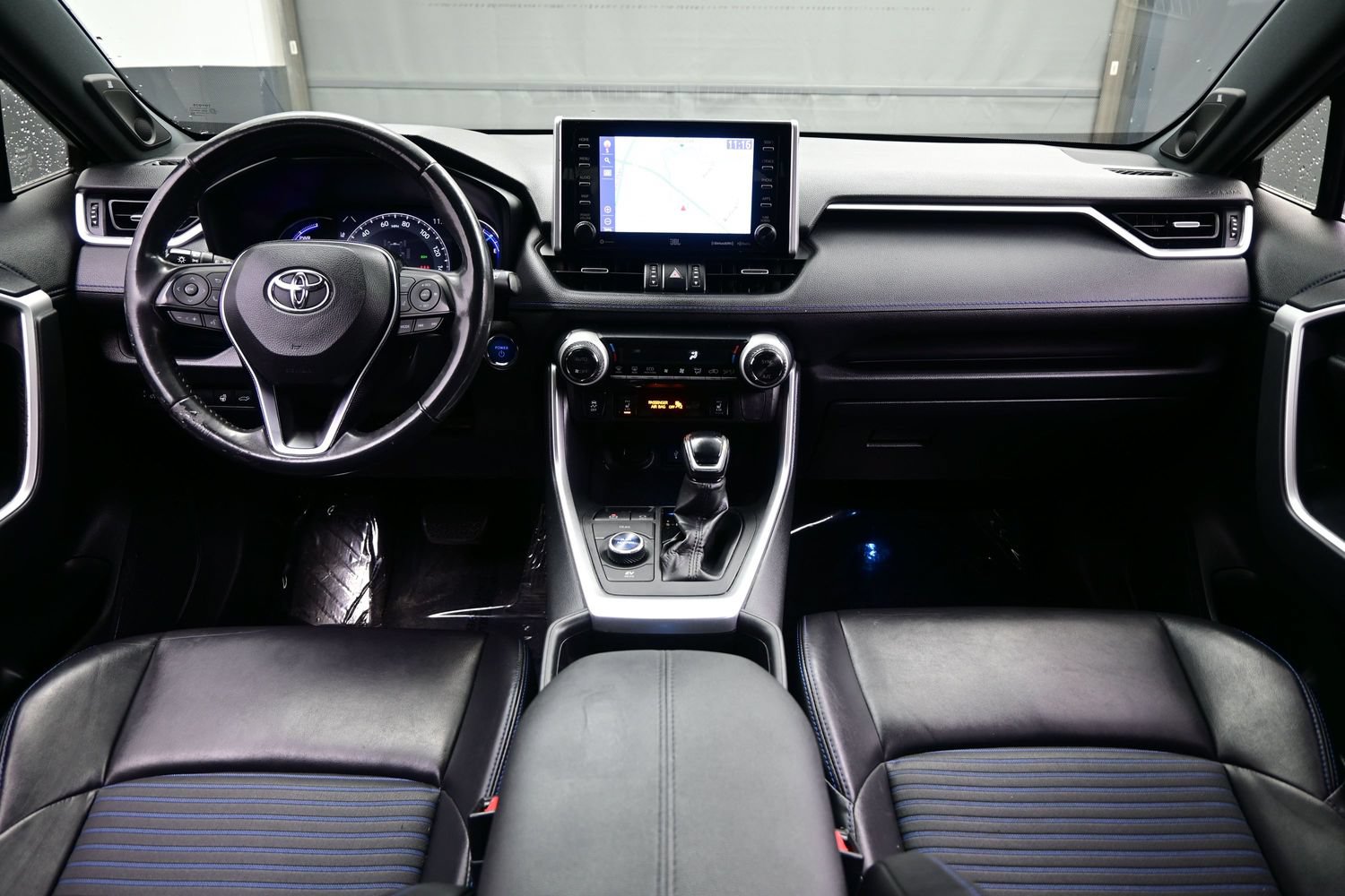 Used 2020 Toyota RAV4 XSE w/ XSE Grade Weather Package AWD/4WD image 17