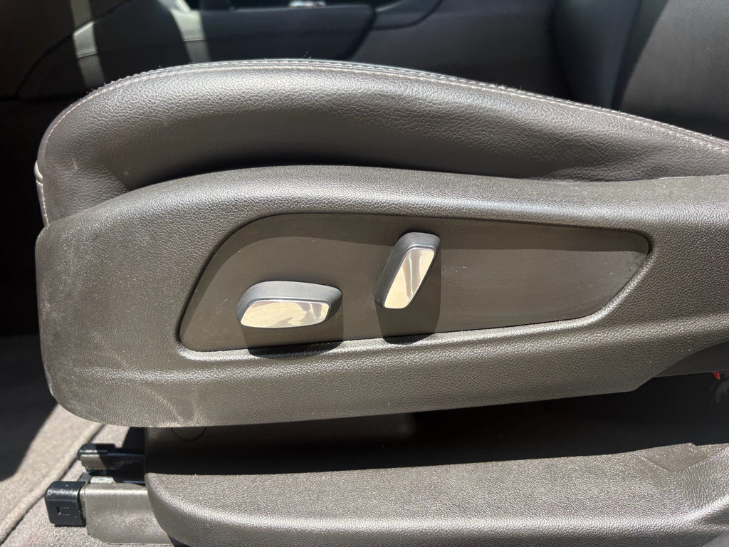 Used 2021 Cadillac XT5 Luxury w/ LPO, Floor Liner Package FWD image 25