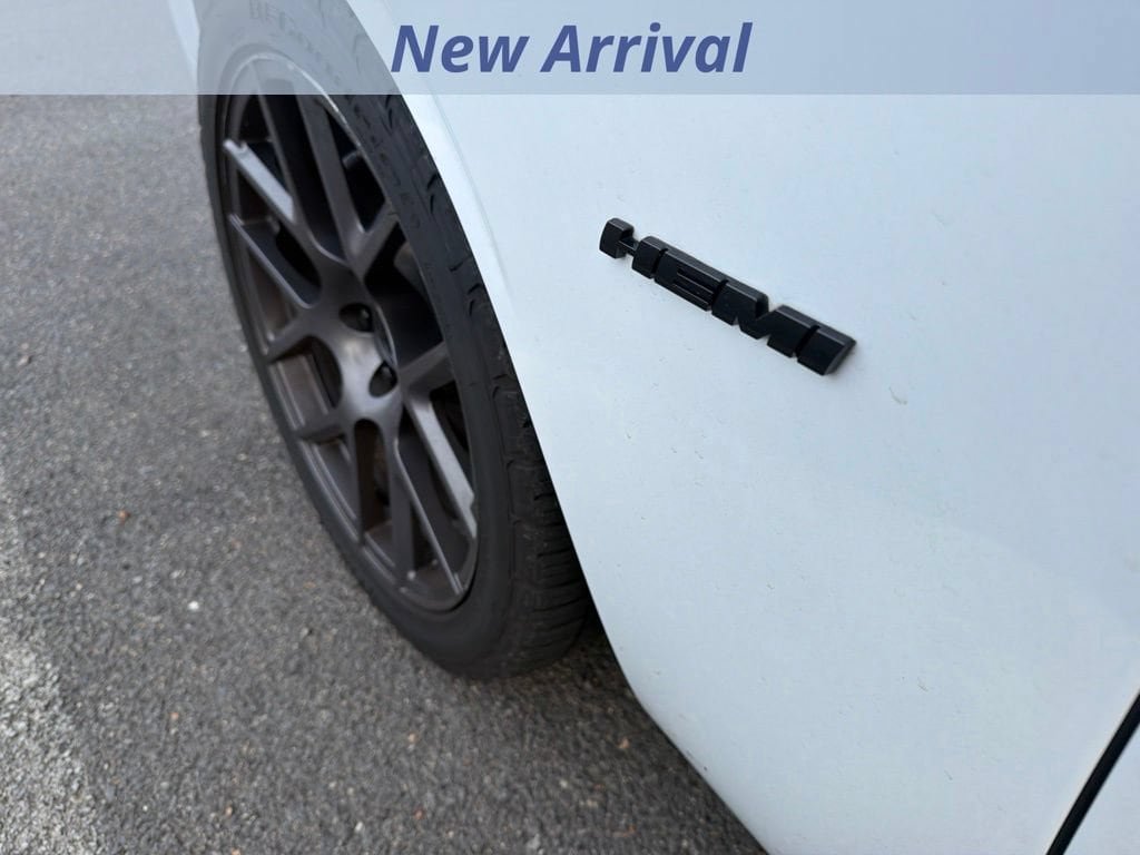 Used 2016 Dodge Challenger R/T RWD image 10