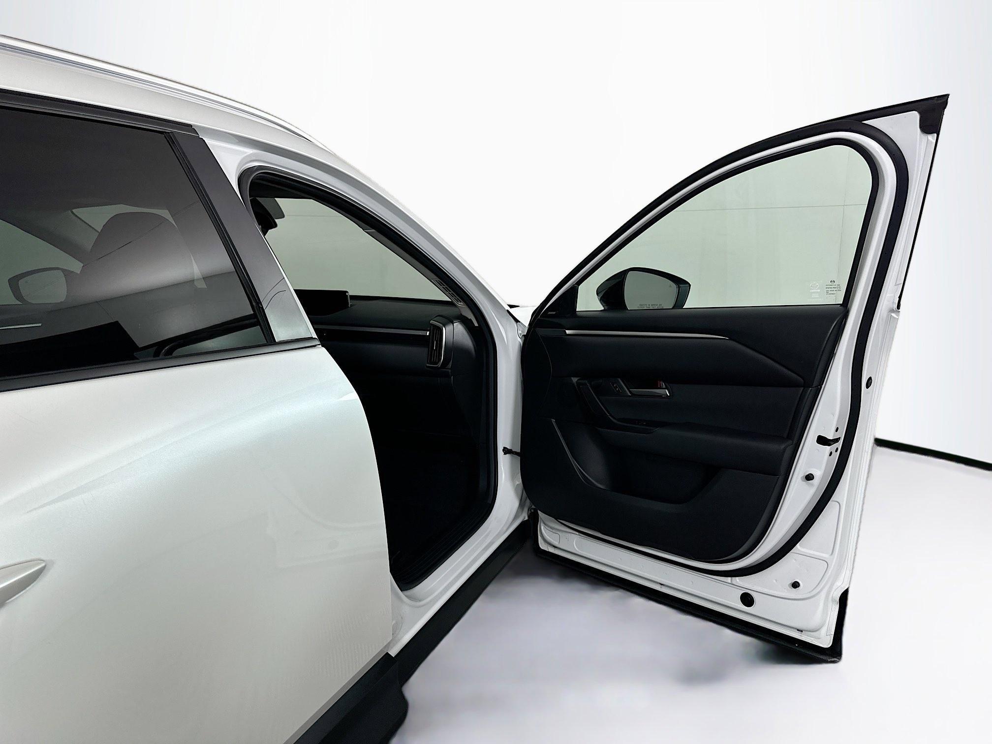 Used 2025 MAZDA CX-50 AWD 2.5 S w/ Premium Package image 32