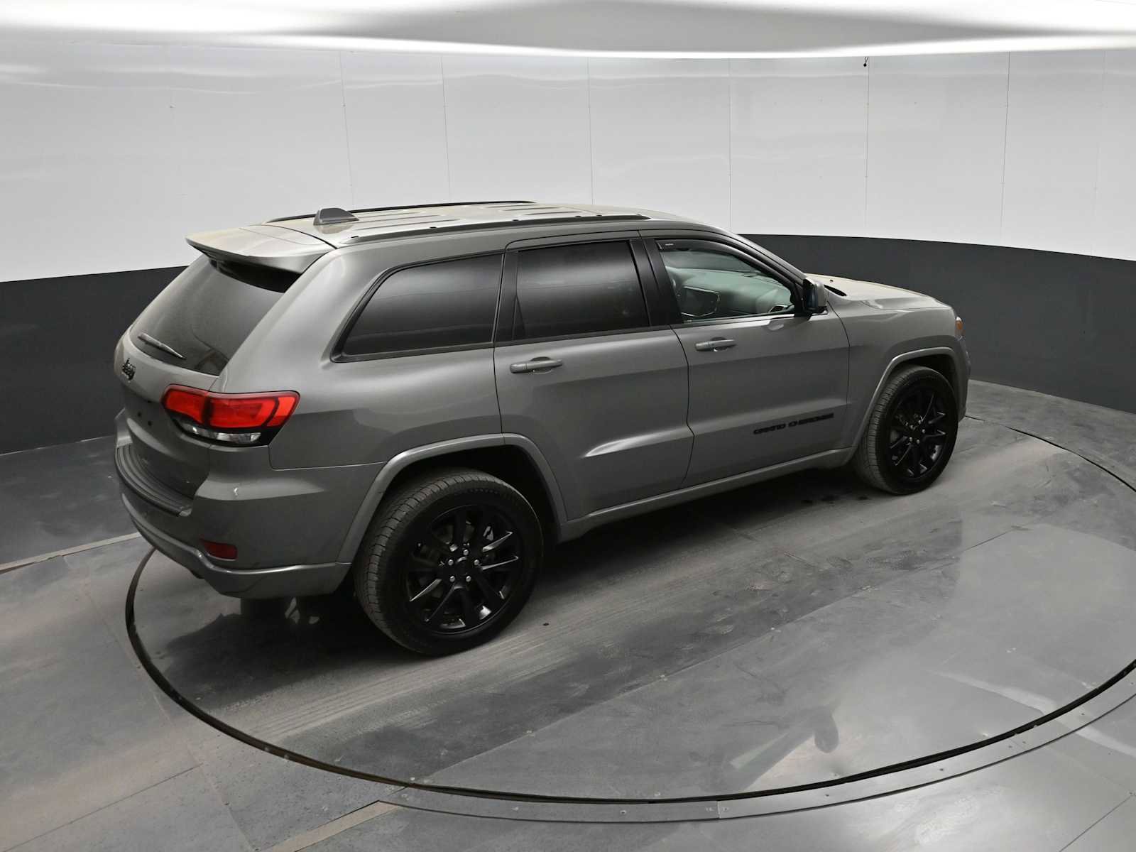 Used 2019 Jeep Grand Cherokee Altitude image 30