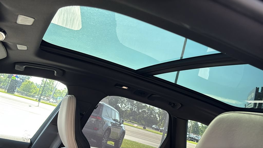 New 2026 Volvo XC60 B5 Plus w/ Protection Package Premier AWD/4WD image 10