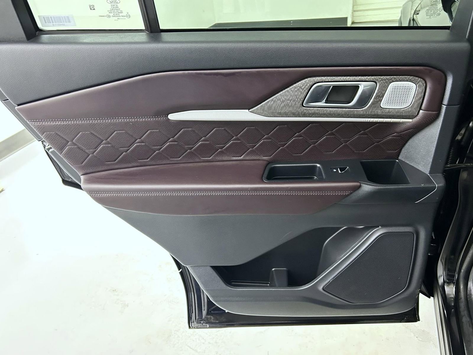 Used 2025 Ford Explorer Platinum w/ LUX Leather Package image 22