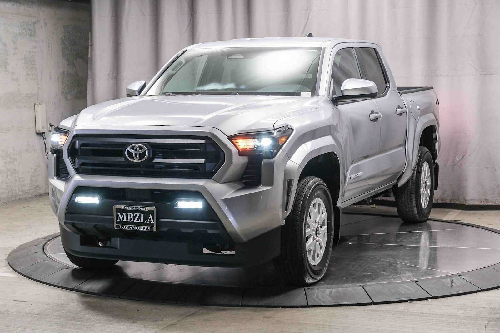 Used 2025 Toyota Tacoma SR5 RWD image 7