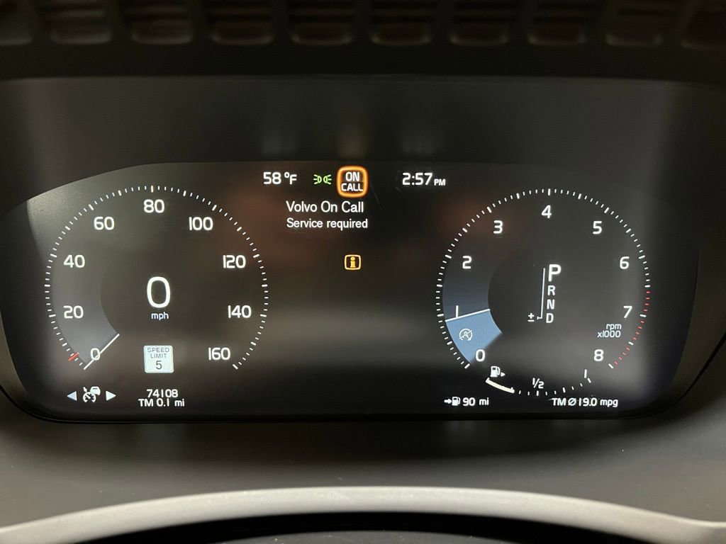 Used 2018 Volvo XC90 T6 Momentum w/ Convenience Package AWD/4WD image 5