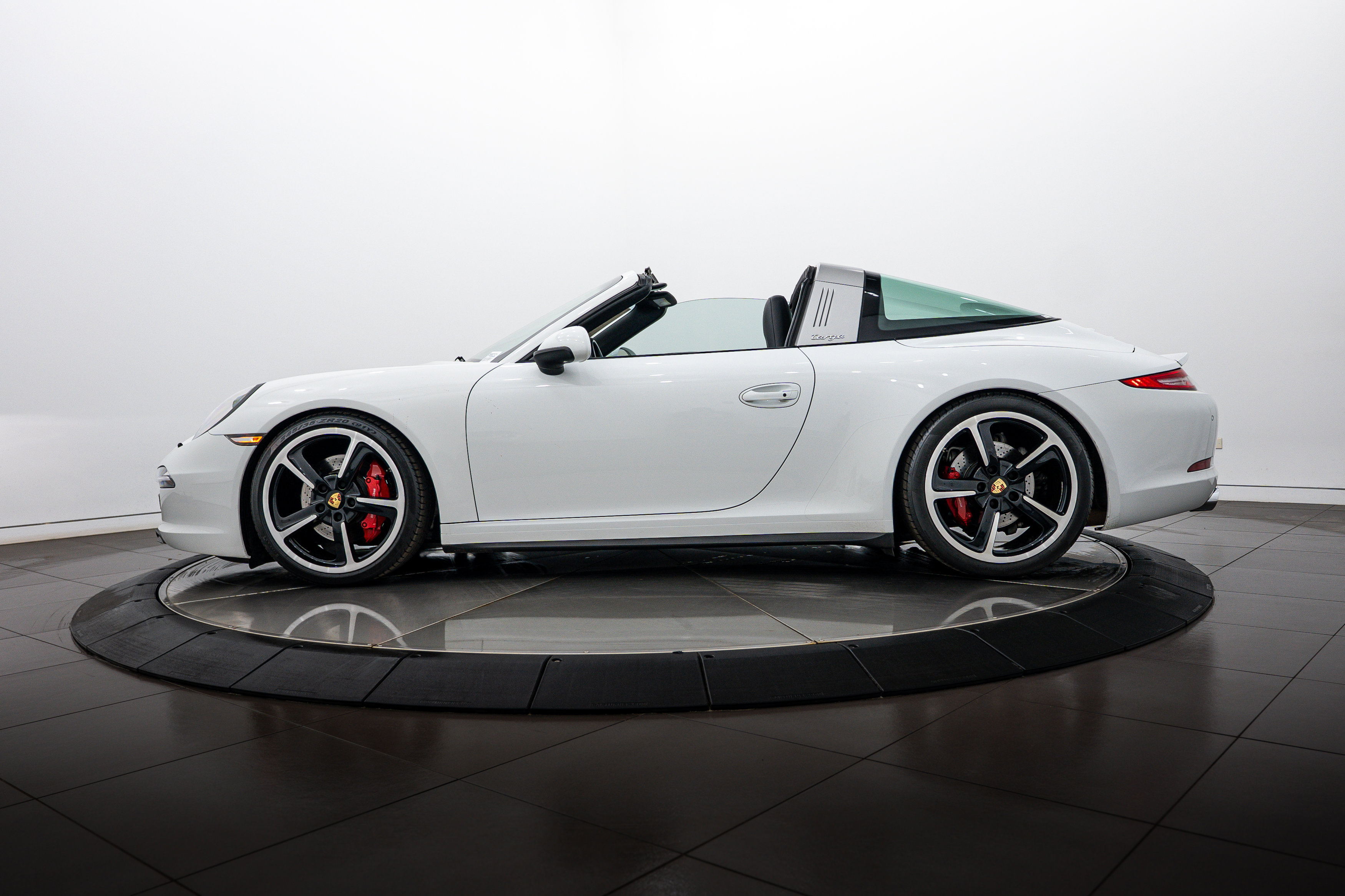 Certified 2014 Porsche 911 Targa 4S image 2